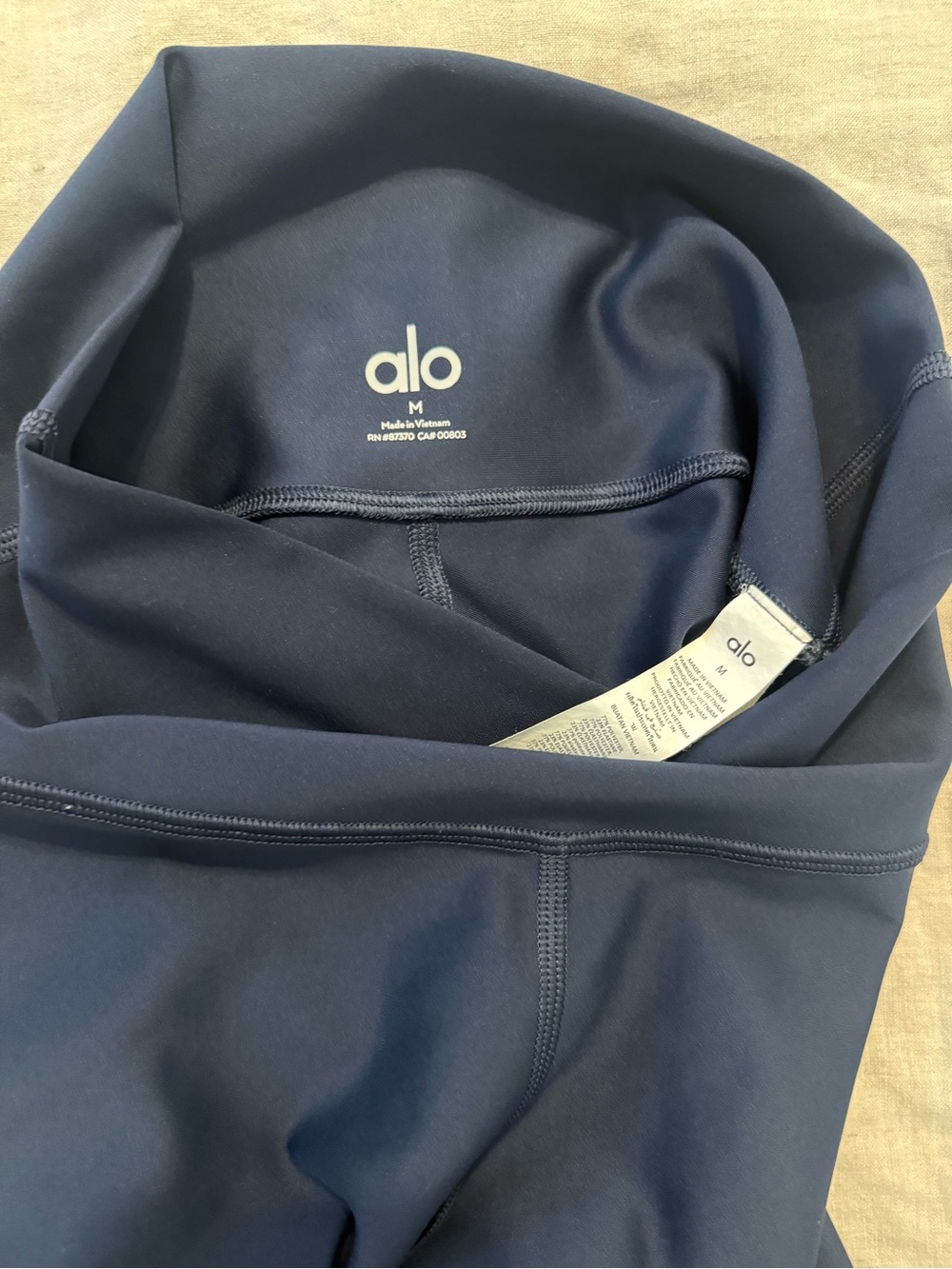 ALO Yoga Navy High-Rise Leggings with Logo - Picture 3 of 3